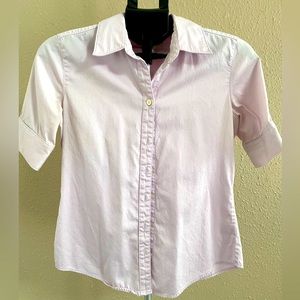 Banana republic women’s lavender short sleeve stretch button down size 4.